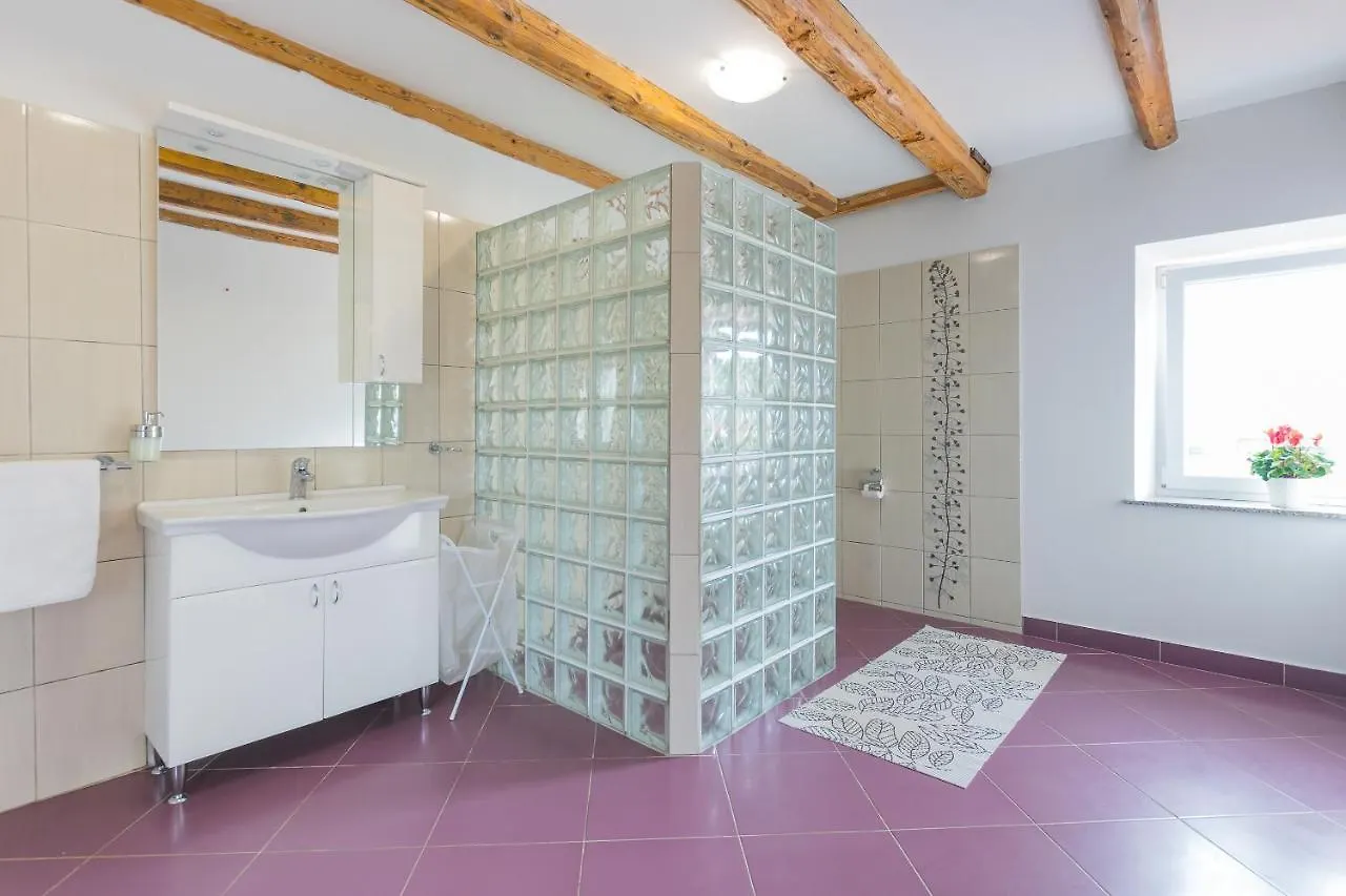 Holiday Home Olga With Pool &Pet Friendly Pula