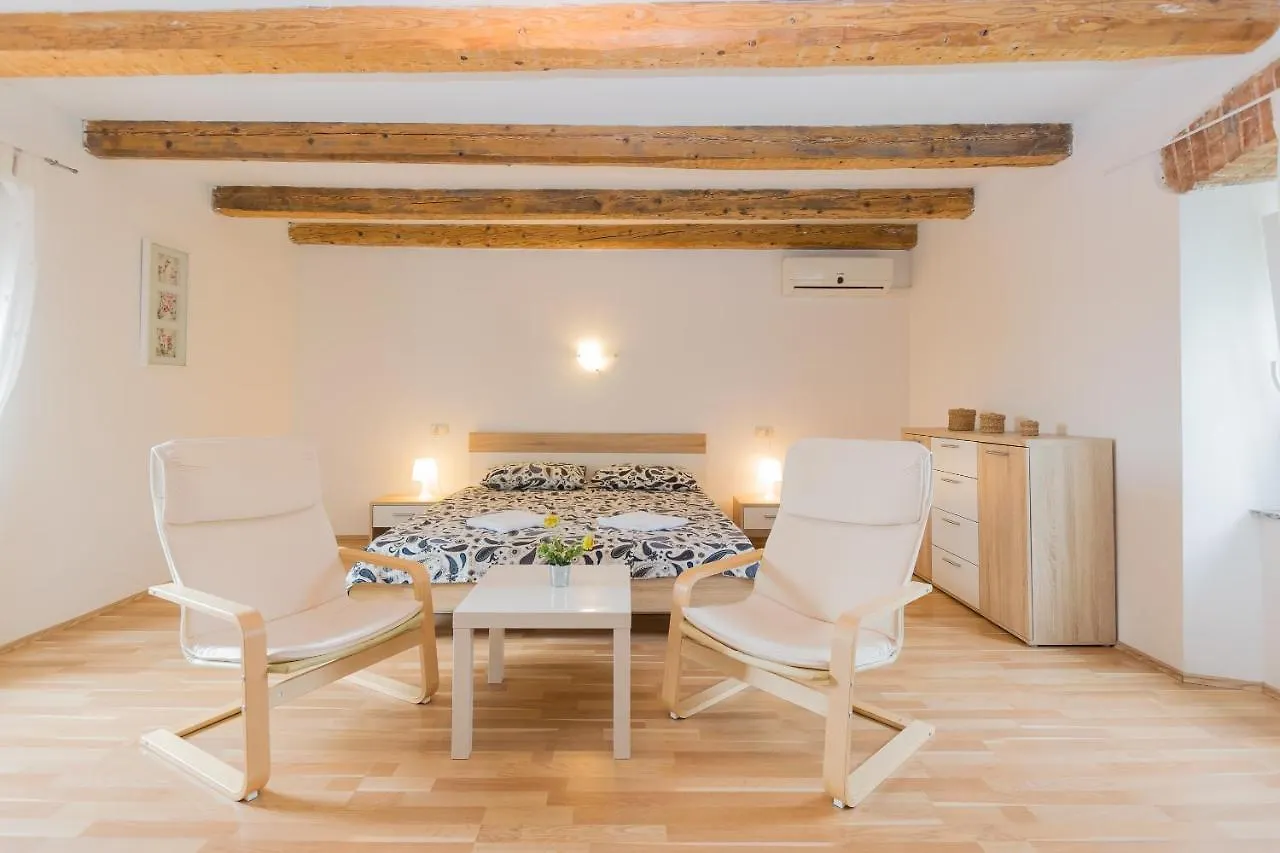 Holiday Home Olga With Pool &Pet Friendly Pula